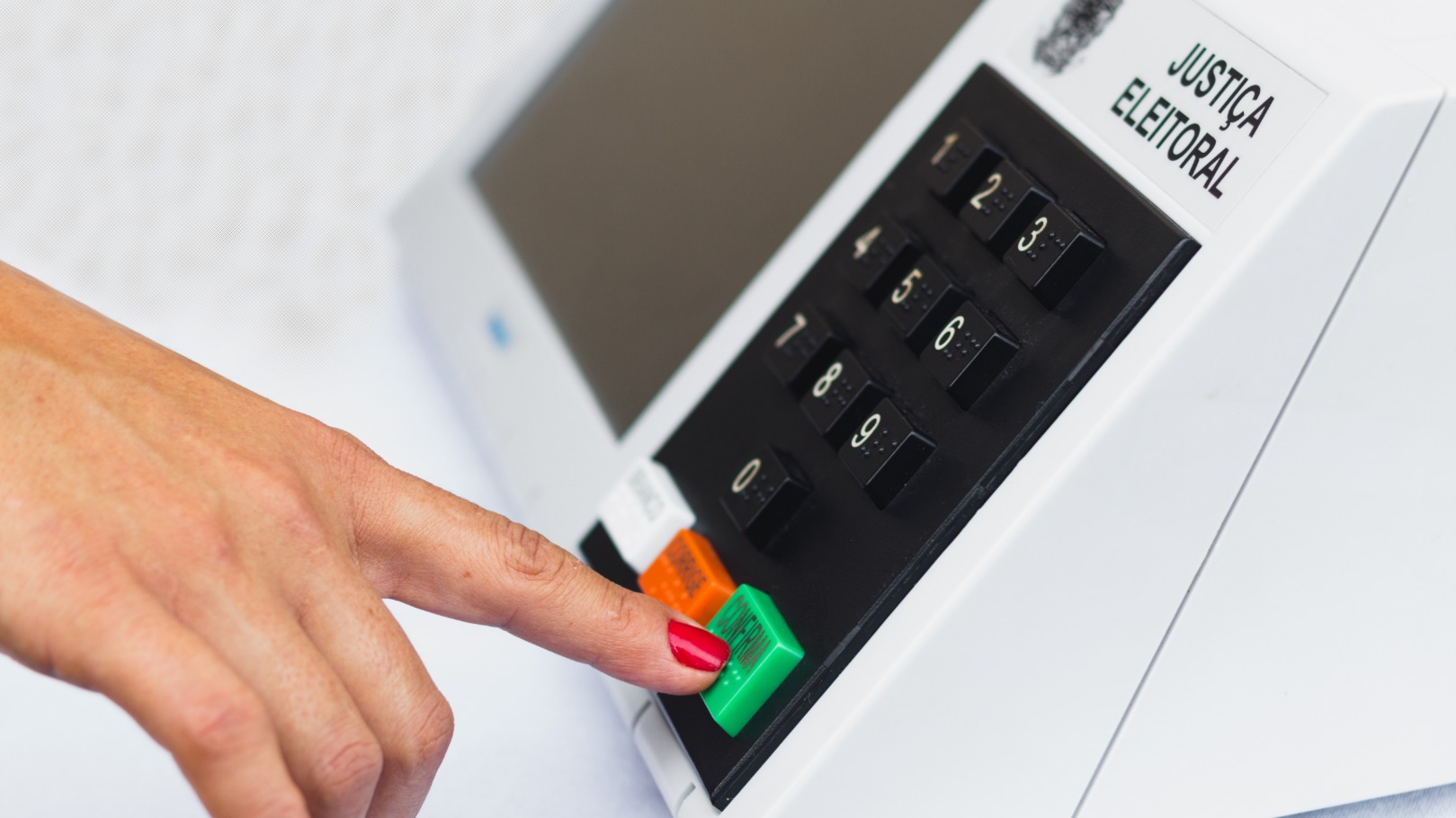 Óculos inteligentes, smartwatches e câmeras: veja o que pode e não pode na hora de votar