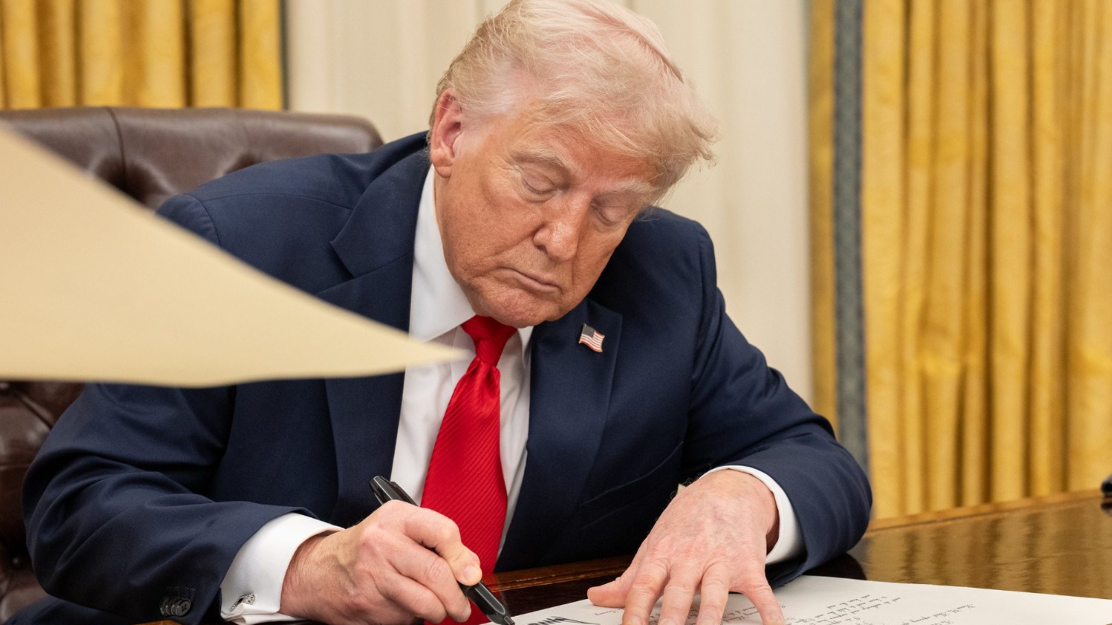 Emissoras se unem contra Trump após jornalistas serem barrados