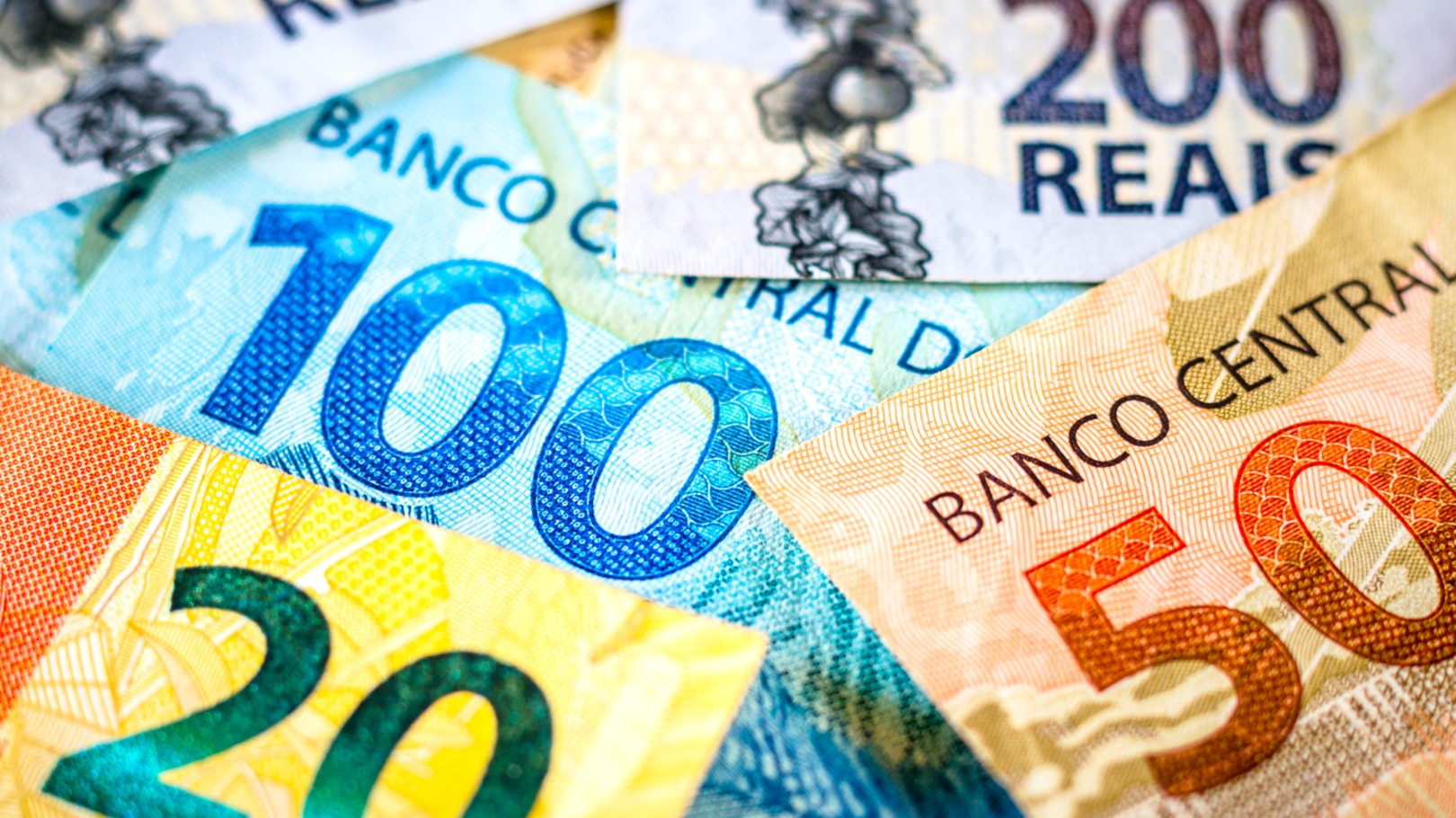 Salário ainda não caiu? Veja até quando a empresa pode pagar em outubro