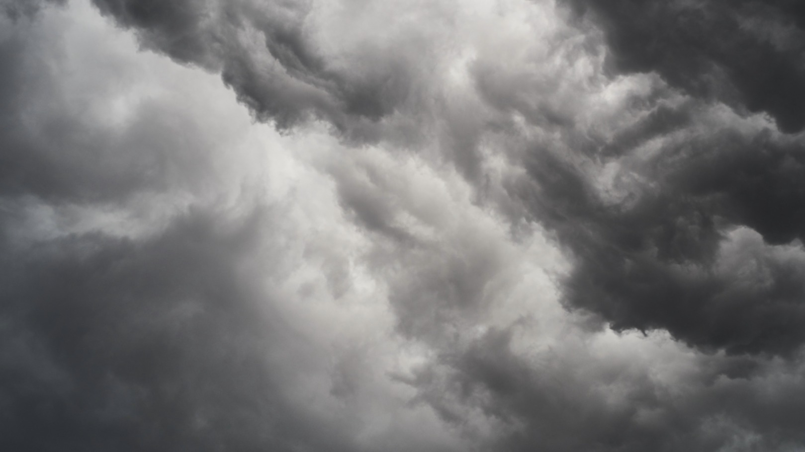 Goiânia deve ter pancadas de chuva durante toda a segunda-feira (5)