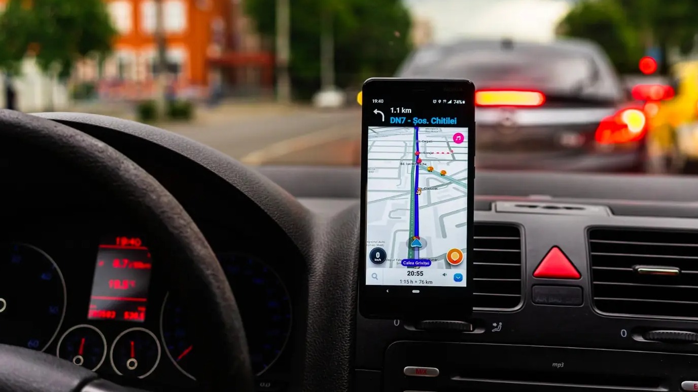 Waze vai avisar sobre ruas alagadas e mudar rotas em Goiânia