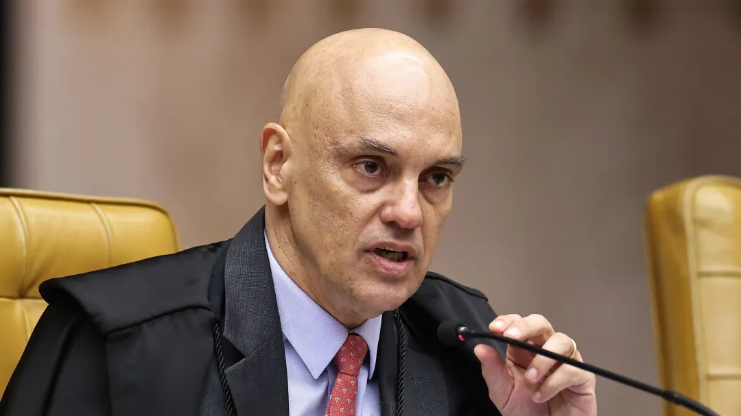 Visitas liberadas, manifestos proibidos: veja a decisão de Moraes sobre Flávio visitar Jair Bolsonaro
