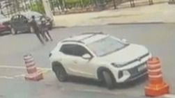 VÍDEO: Idosa é golpeada com garrafa por causa de celular em Goiânia; suspeito é baleado
