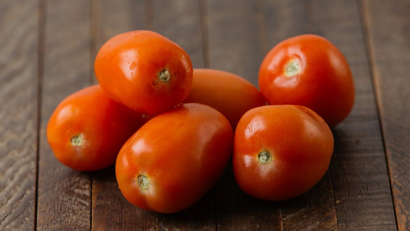 Abobrinha sobe 38% e tomate dispara: veja o que pesou na compra de alimentos