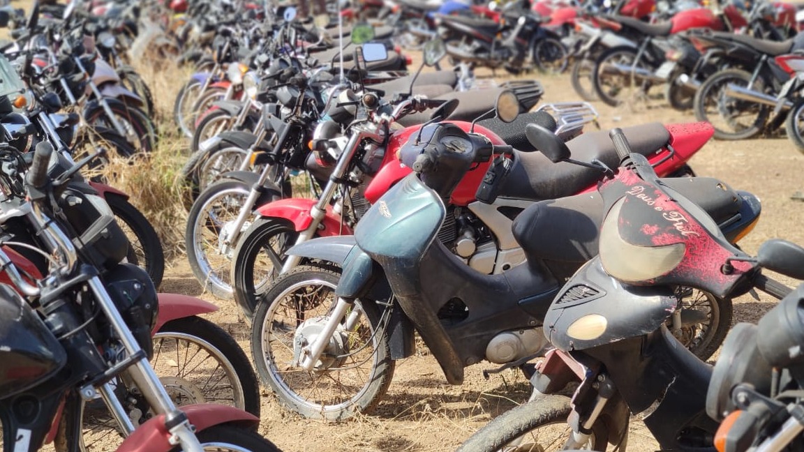 Detran vai leiloar mais de 2 mil carros e motos; veja quando visitar
